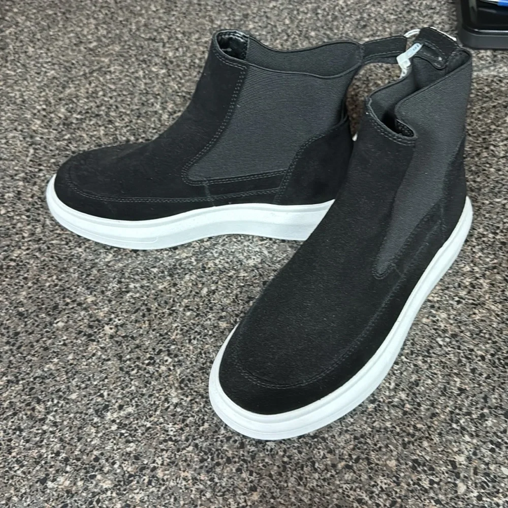 Nurture by Lamaze Black Shoes with White Soles. New - Picture 2 of 5